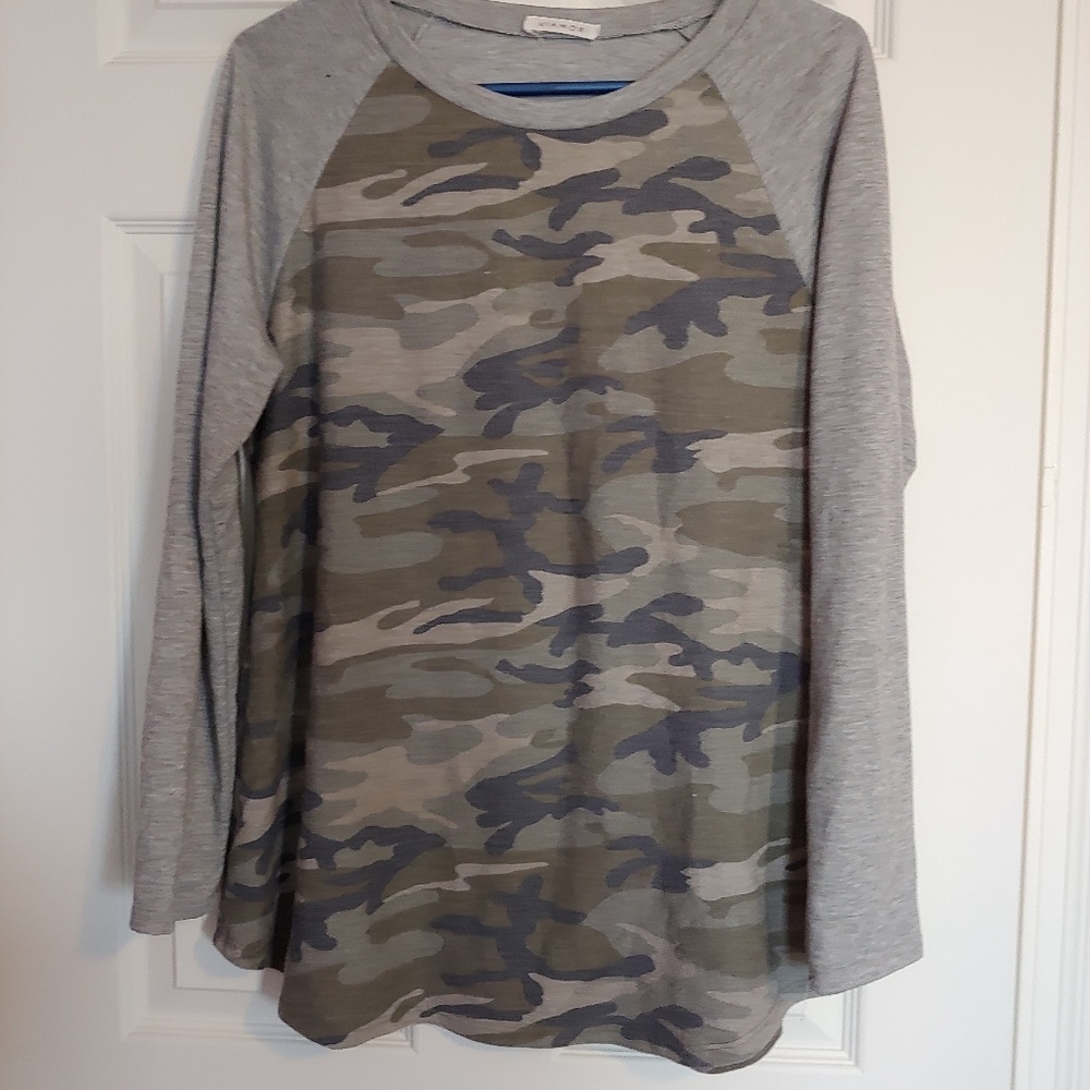 Camo Raglan Large
